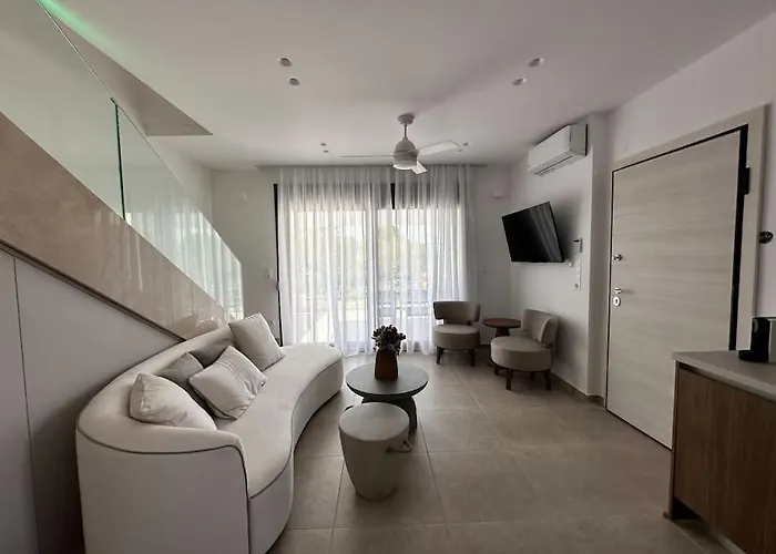 Mare Luxury By Elia Mare ניאה מודאניה